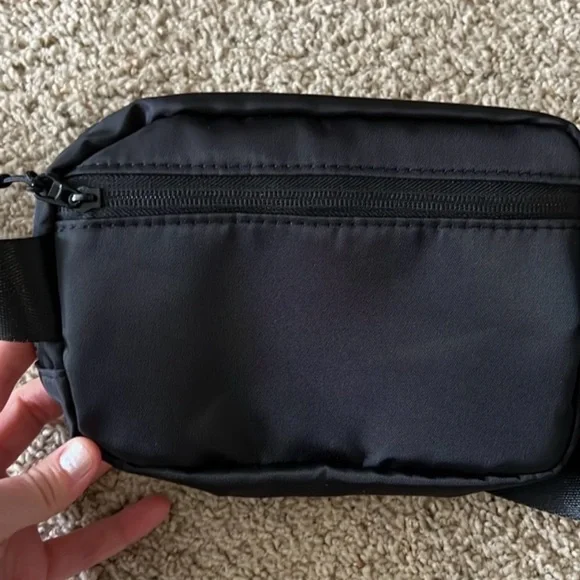 CJLA Carly Jean Los Angeles Belt Bag Fanny Pack Travel - Picture 4 of 12